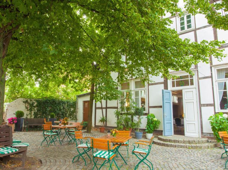 Landgasthaus & Hotel Lindenhof Кёнигслуттер-ам-Эльм Экстерьер фото