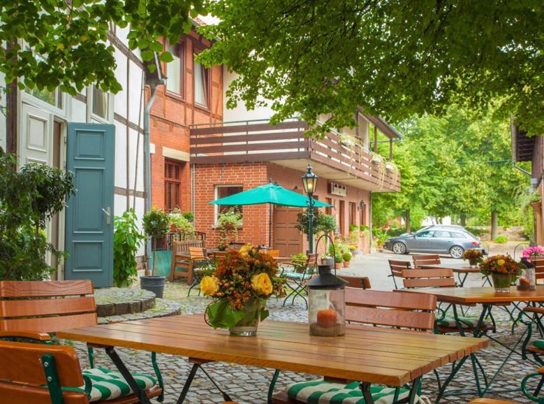 Landgasthaus & Hotel Lindenhof Кёнигслуттер-ам-Эльм Экстерьер фото